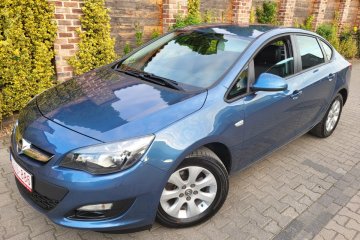 Astra 1.6 CDTI LED navi alu półskóra śliczny kolor Car Pass parktronic